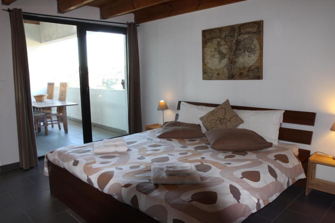 Domaine De Cazaban Apartment Villegailhenc Bagian luar foto